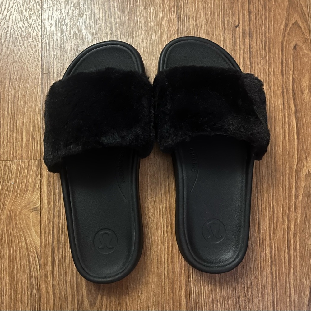 NEW Lululemon Women's Restfeel Faux Fur Slides